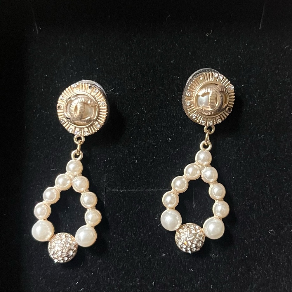 CHANEL CC Pearl Drop Earrings